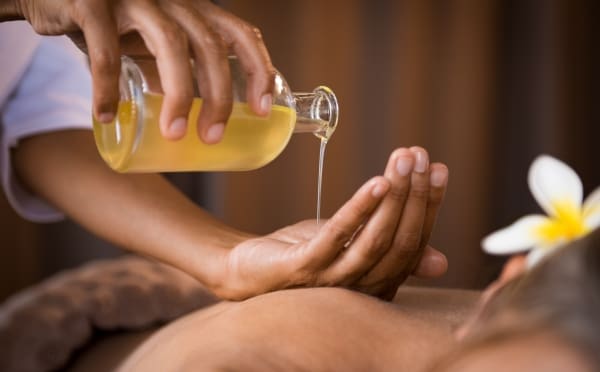 Massage mit Arganöl